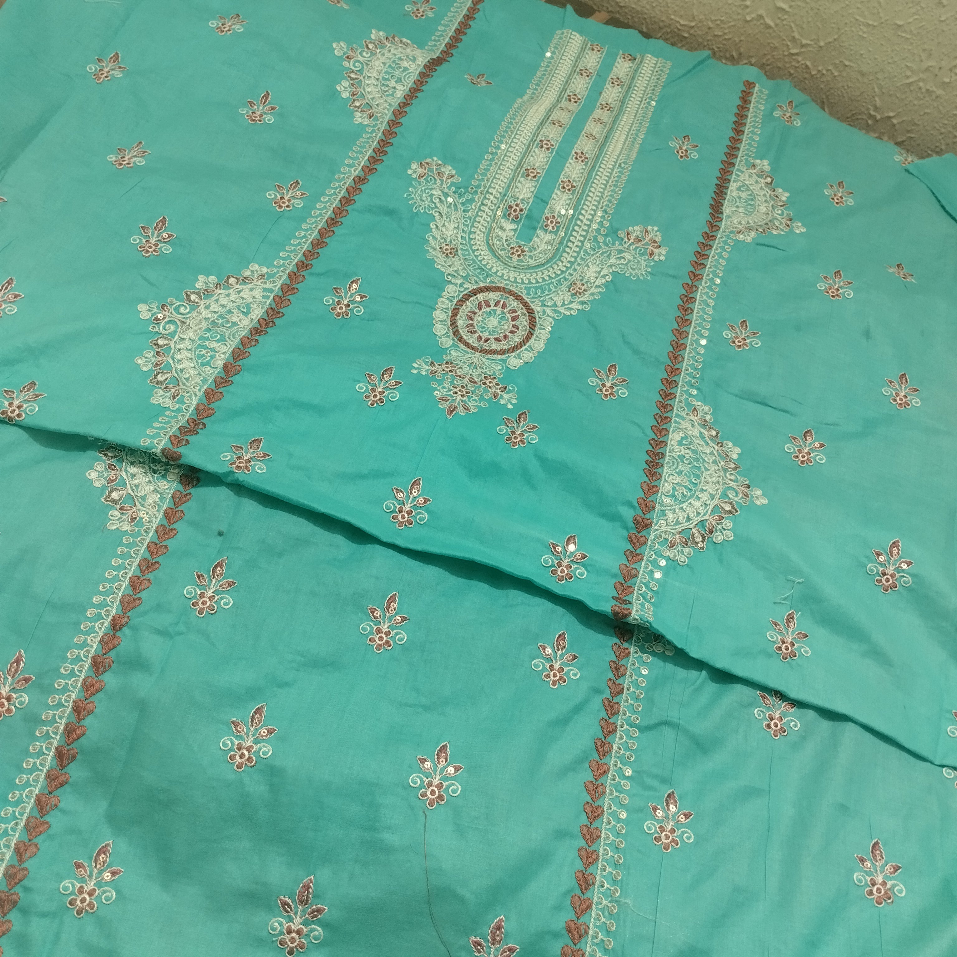 embroidered ice blue lawn_3pc